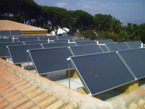 Divers capteurs solaires à plaques chauffantes